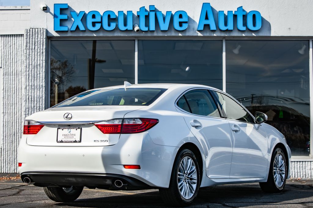 2015 Lexus ES Image 7