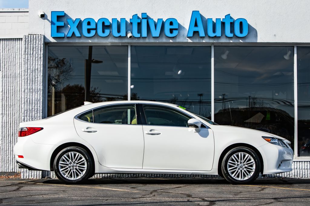 2015 Lexus ES Image 8