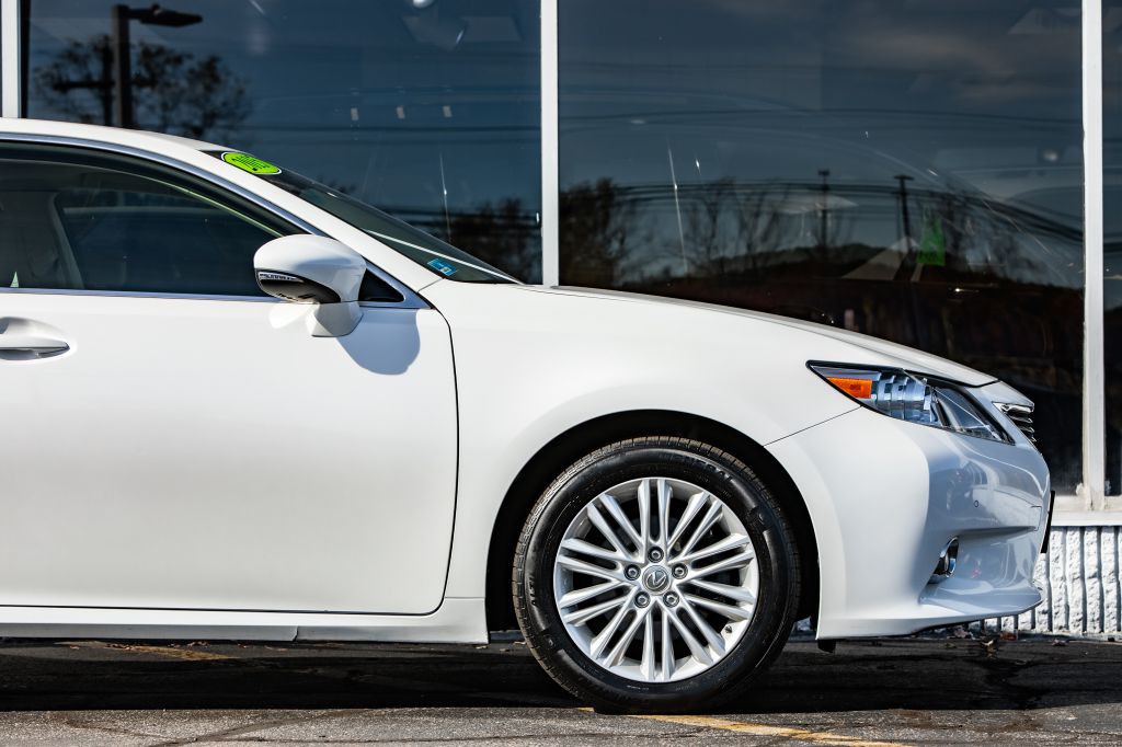 2015 Lexus ES Image 10