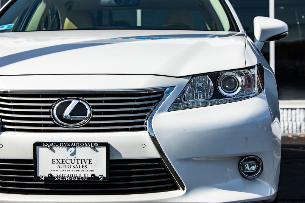 2015 Lexus ES Image 13