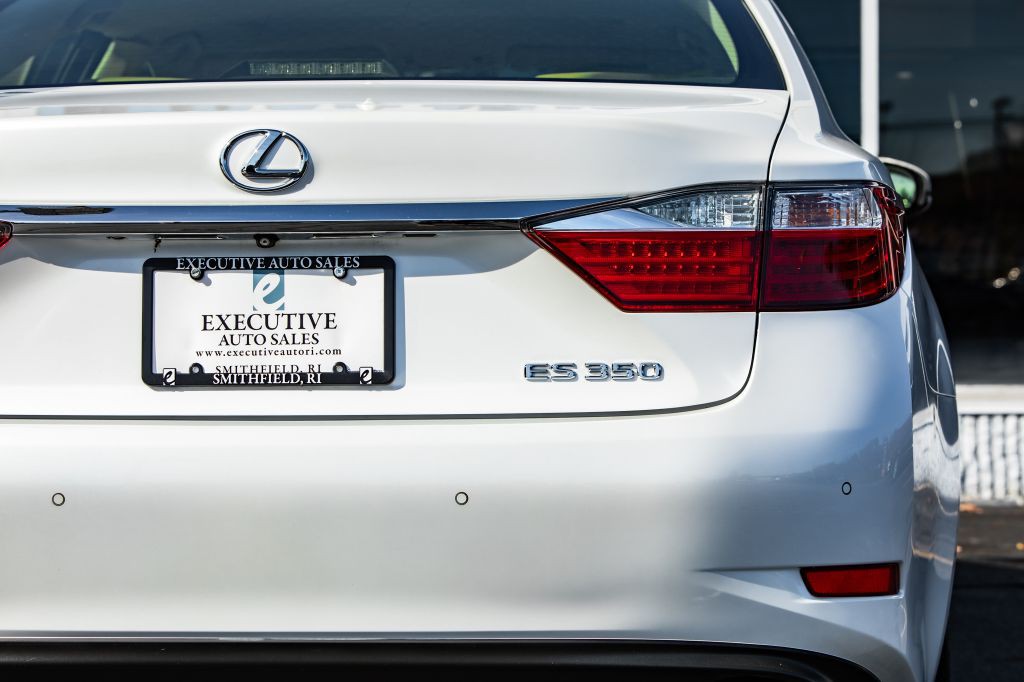2015 Lexus ES Image 14