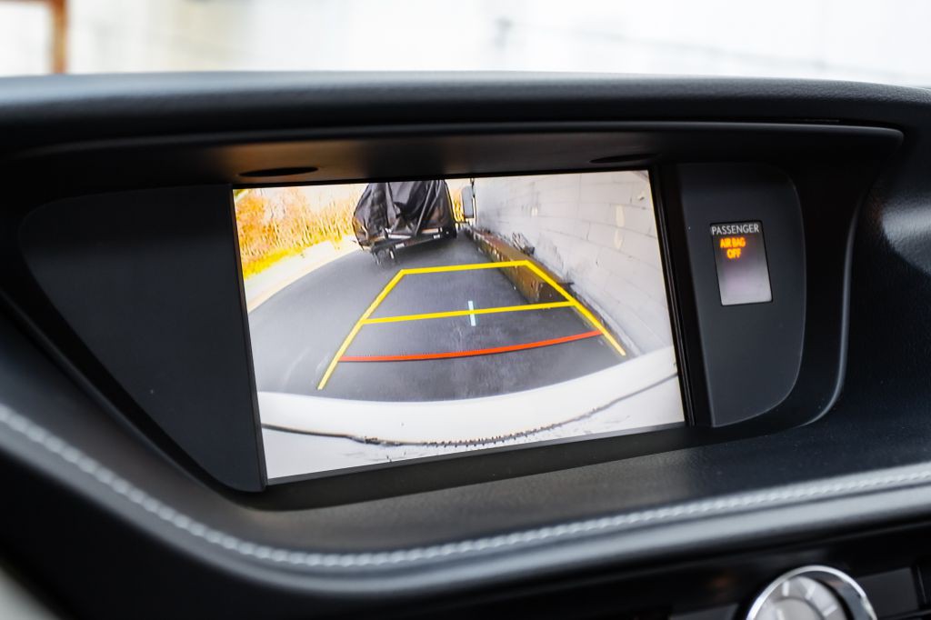 2015 Lexus ES Image 22