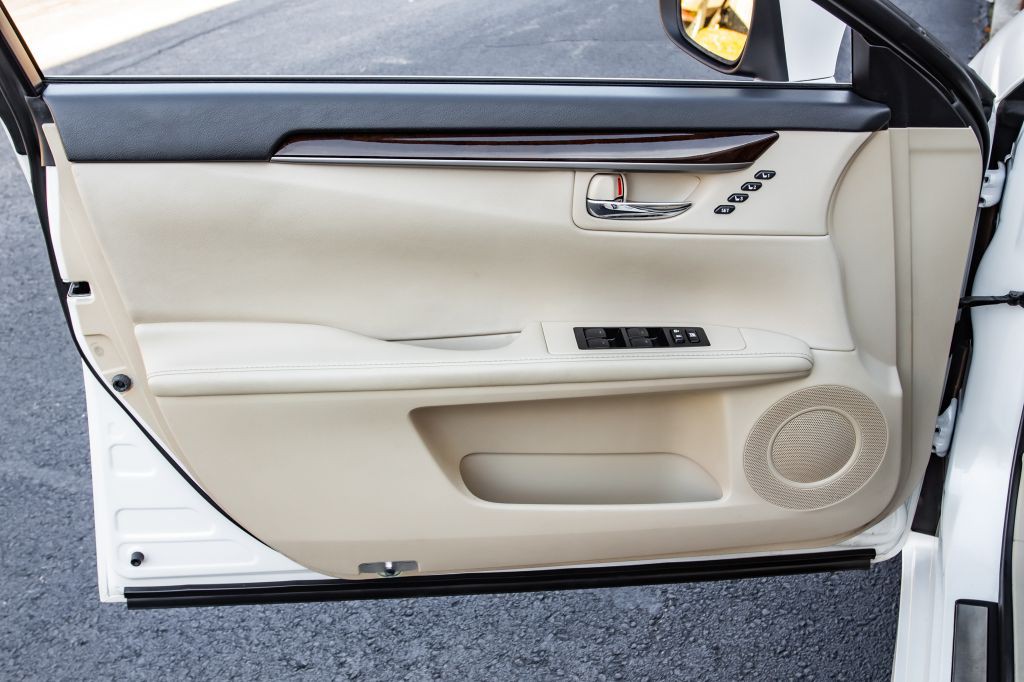 2015 Lexus ES Image 27