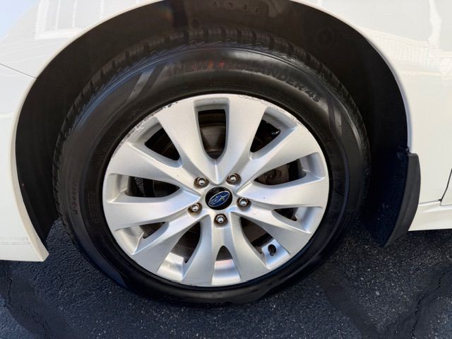2017 Subaru Legacy Image 7
