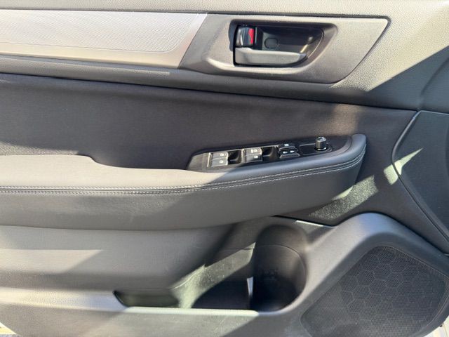2017 Subaru Legacy Image 9
