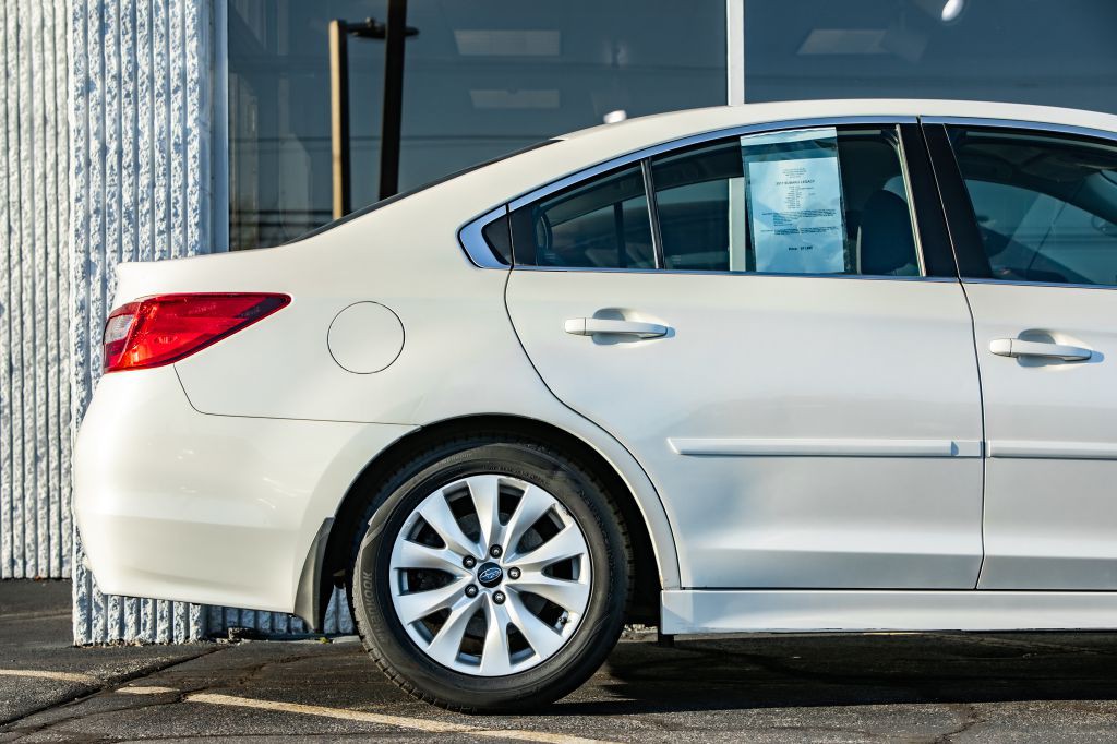 2017 Subaru Legacy Image 9