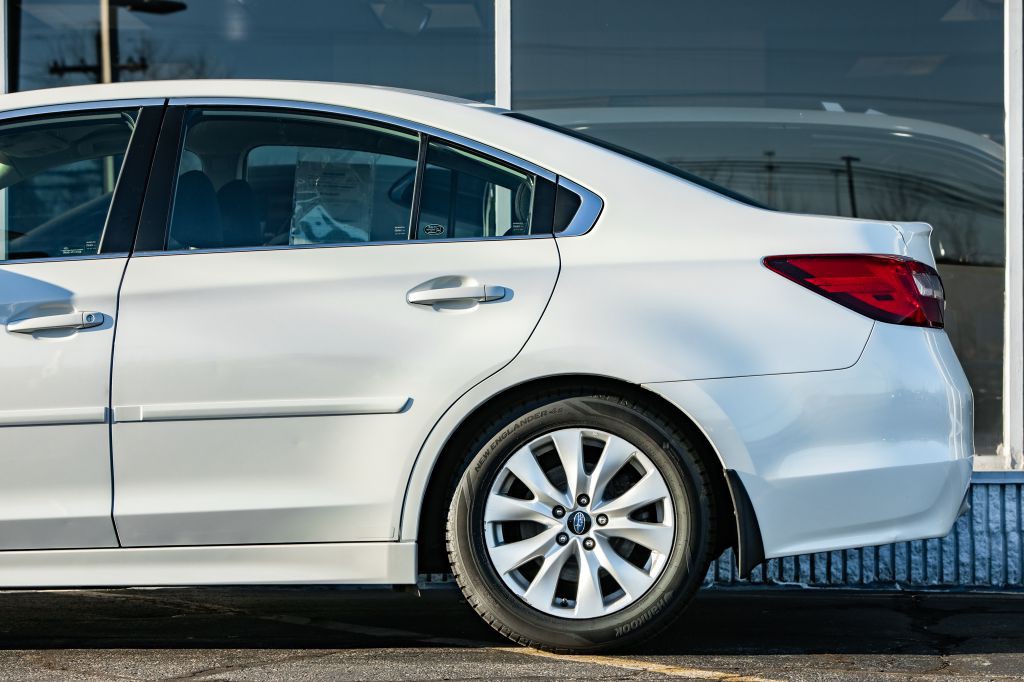 2017 Subaru Legacy Image 12