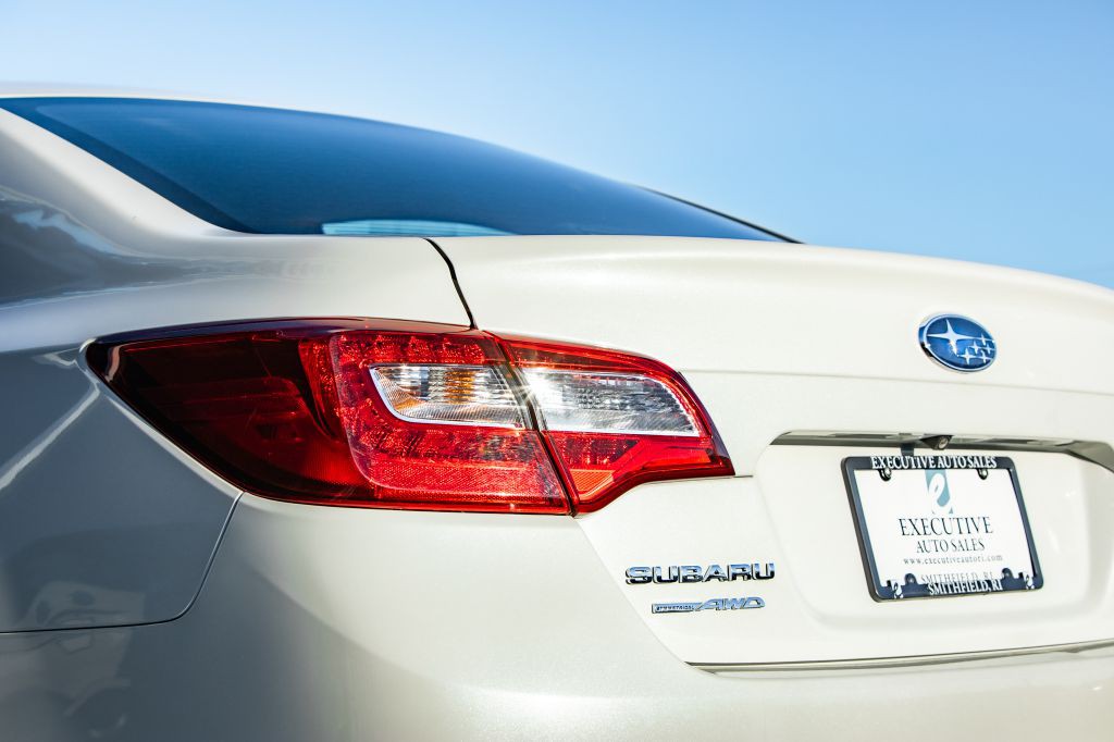 2017 Subaru Legacy Image 16