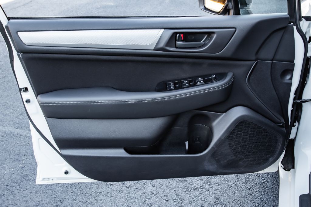 2017 Subaru Legacy Image 25