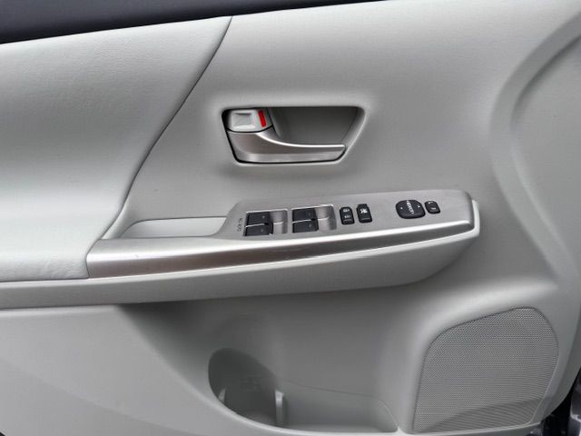 2014 Toyota Prius Image 9