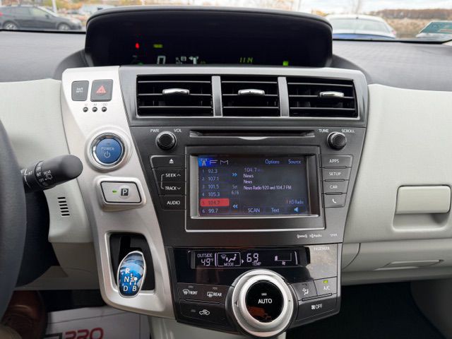 2014 Toyota Prius Image 15