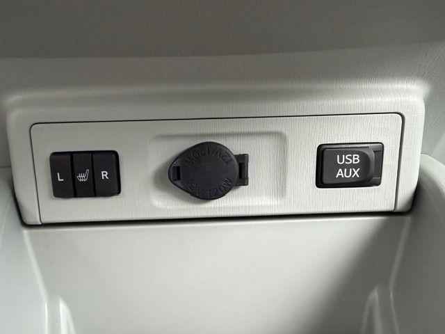 2014 Toyota Prius Image 17