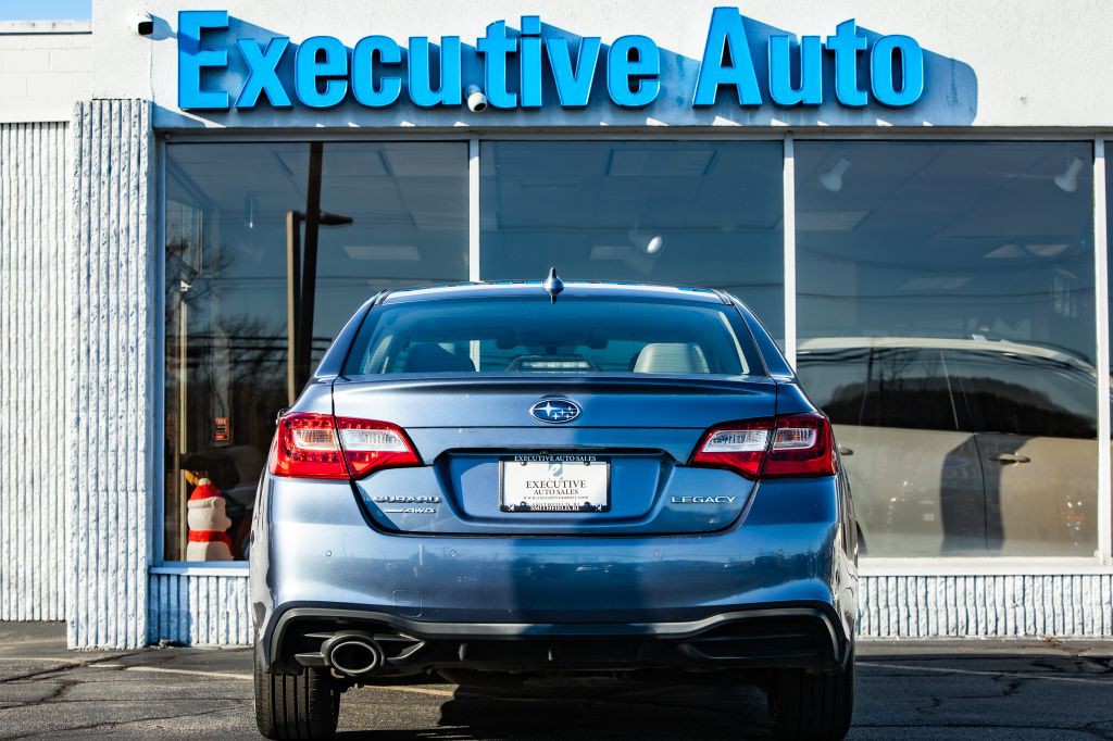 2018 Subaru Legacy Image 6