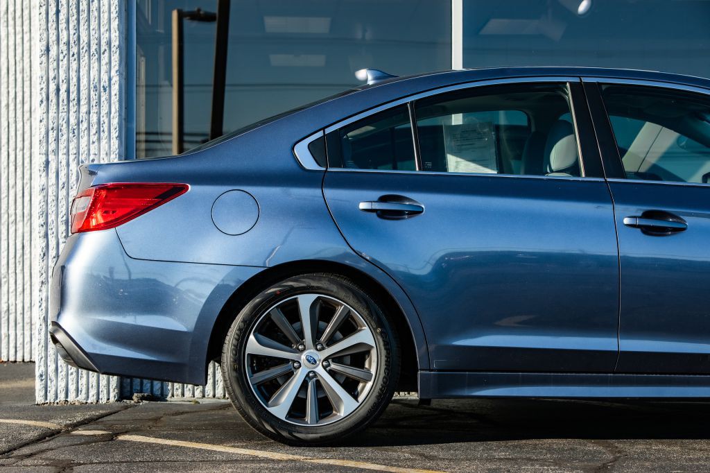 2018 Subaru Legacy Image 9