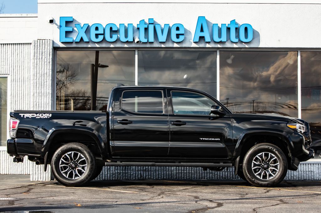 2023 Toyota Tacoma Image 8