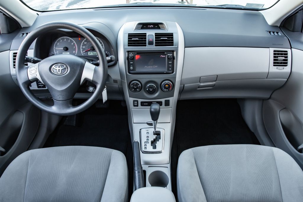 2013 Toyota Corolla Image 18