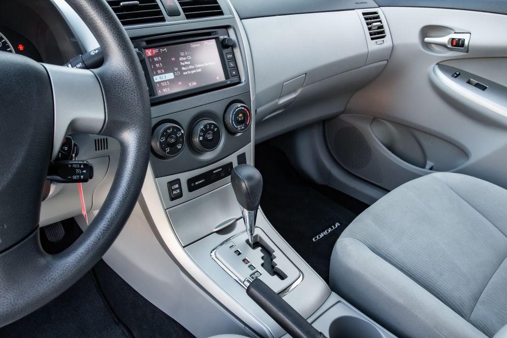 2013 Toyota Corolla Image 21