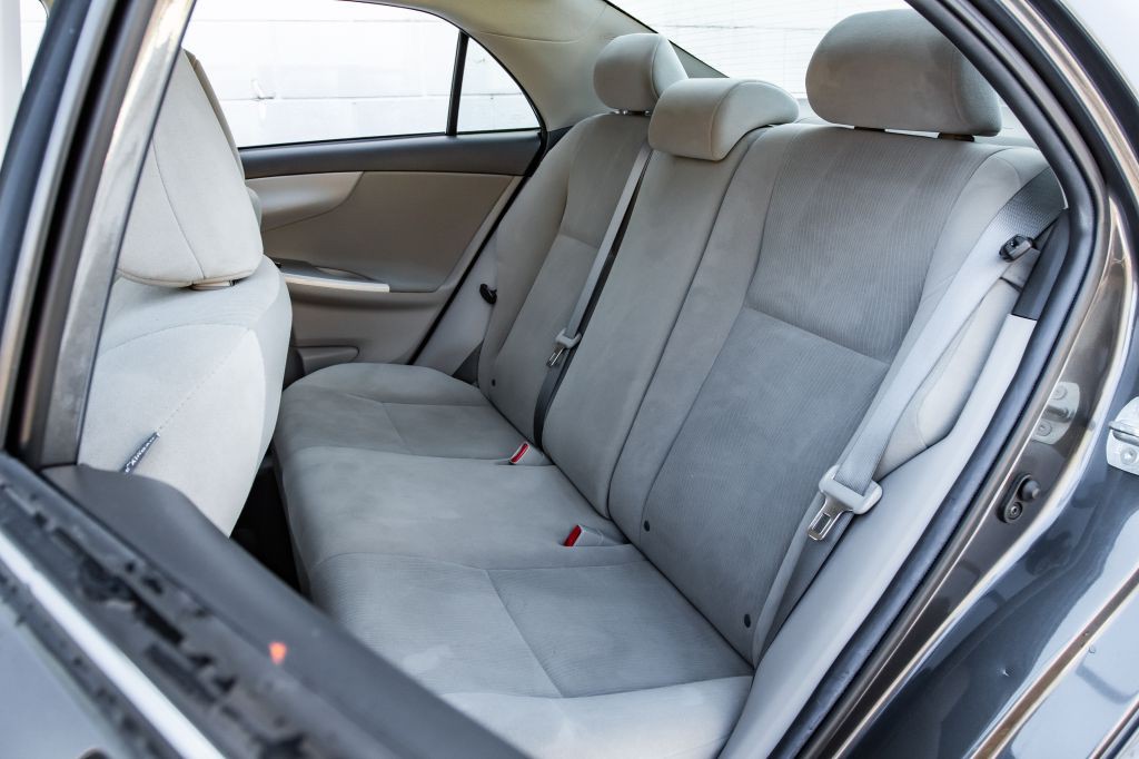 2013 Toyota Corolla Image 23