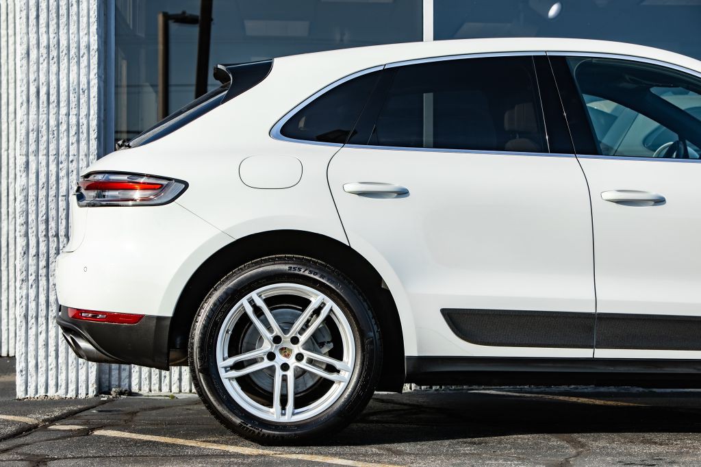 2021 Porsche Macan Image 9
