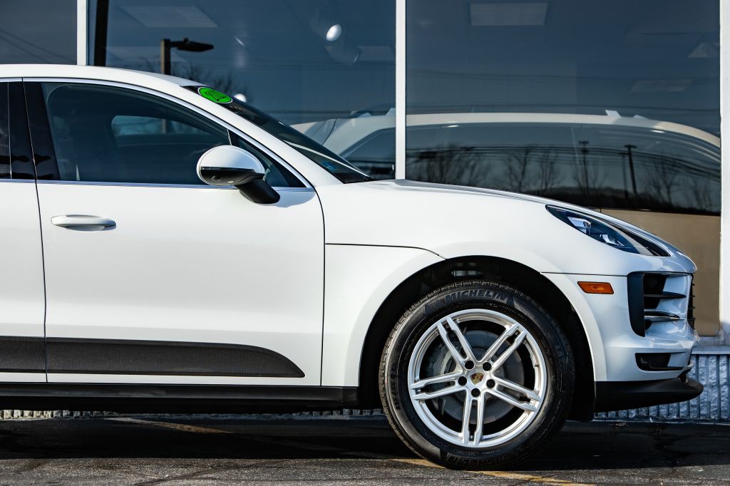 2021 Porsche Macan Image 10