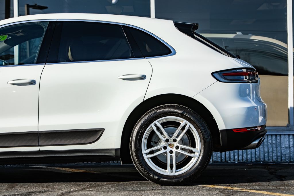 2021 Porsche Macan Image 12