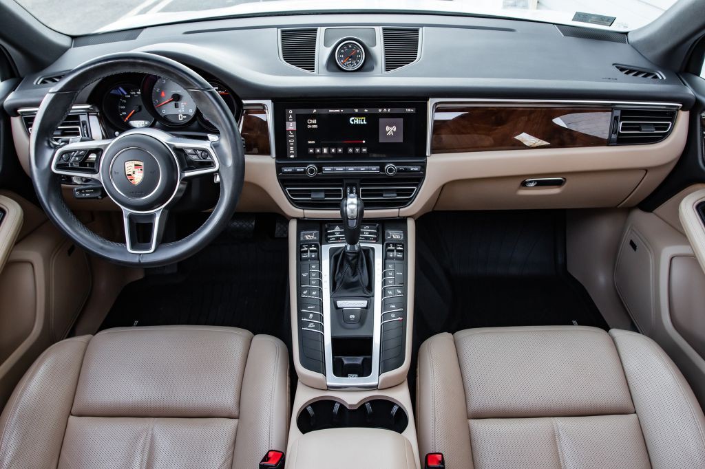 2021 Porsche Macan Image 18