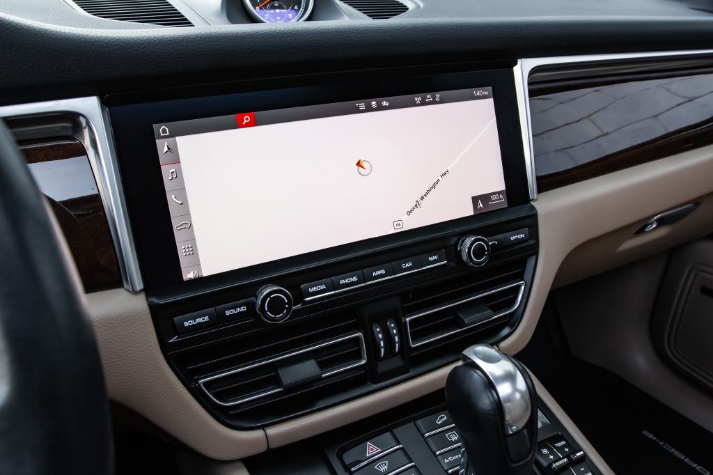 2021 Porsche Macan Image 21