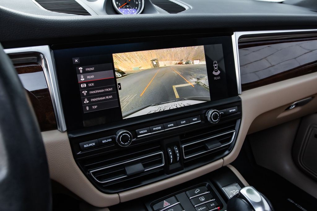 2021 Porsche Macan Image 22