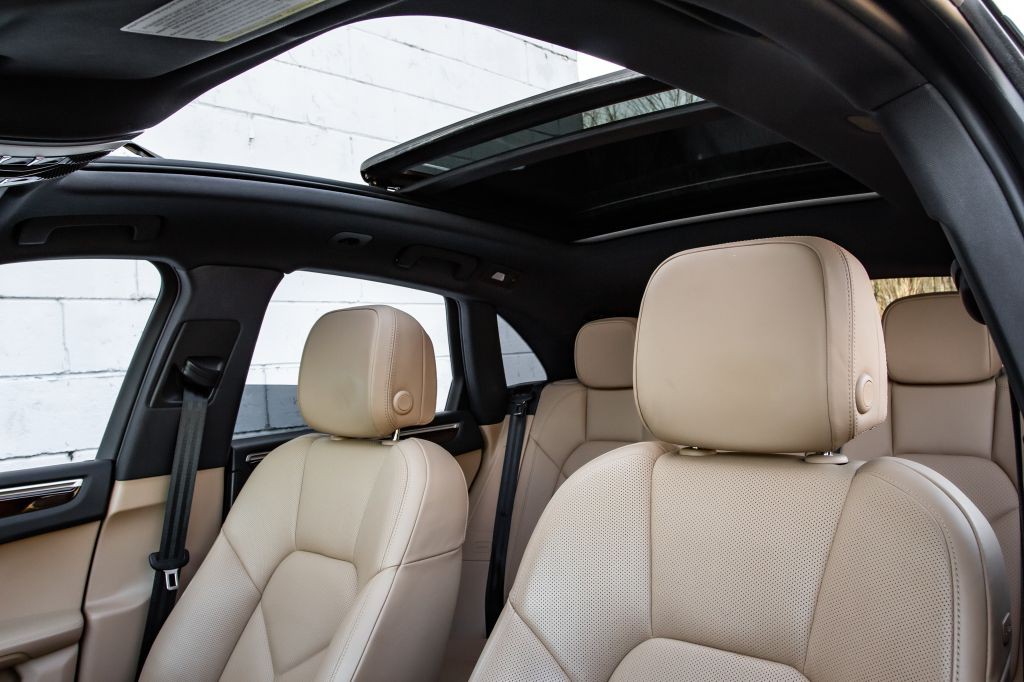 2021 Porsche Macan Image 25