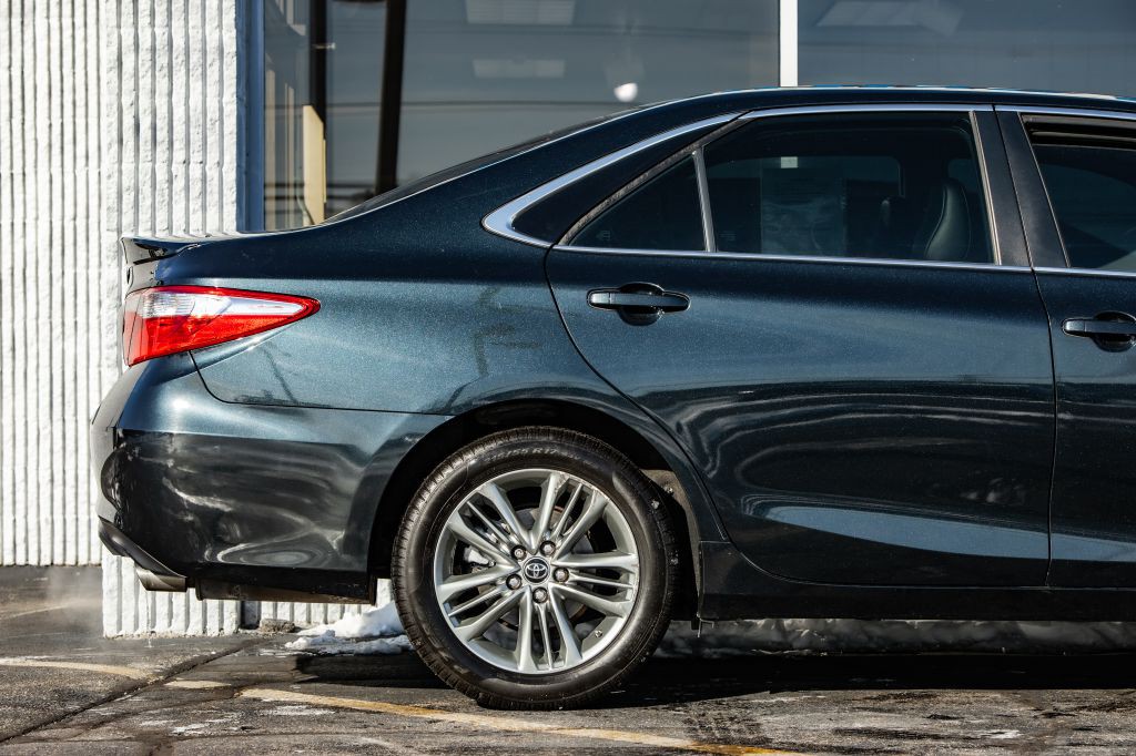2015 Toyota Camry Image 9