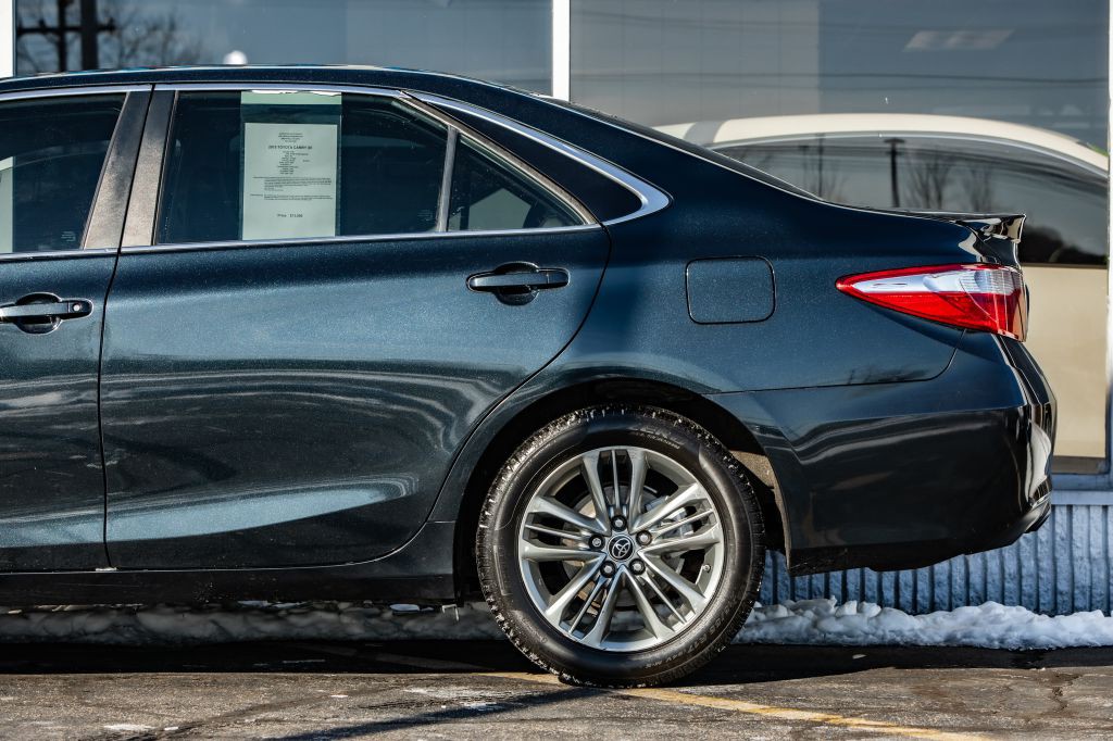2015 Toyota Camry Image 12