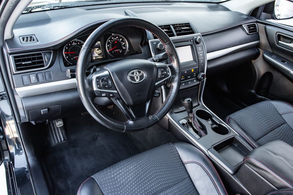 2015 Toyota Camry Image 17