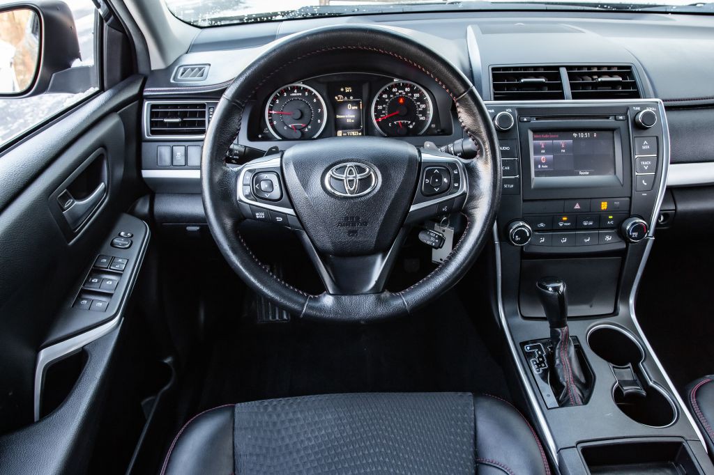 2015 Toyota Camry Image 19