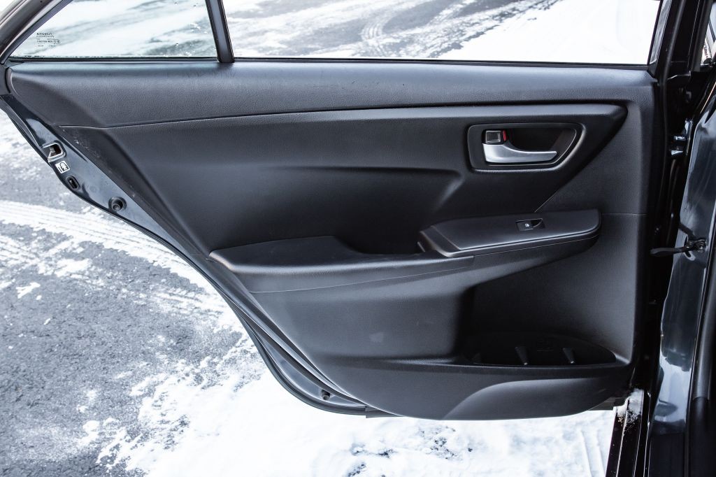 2015 Toyota Camry Image 26