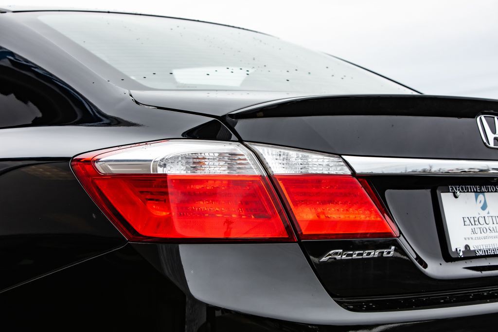 2015 Honda Accord Image 16