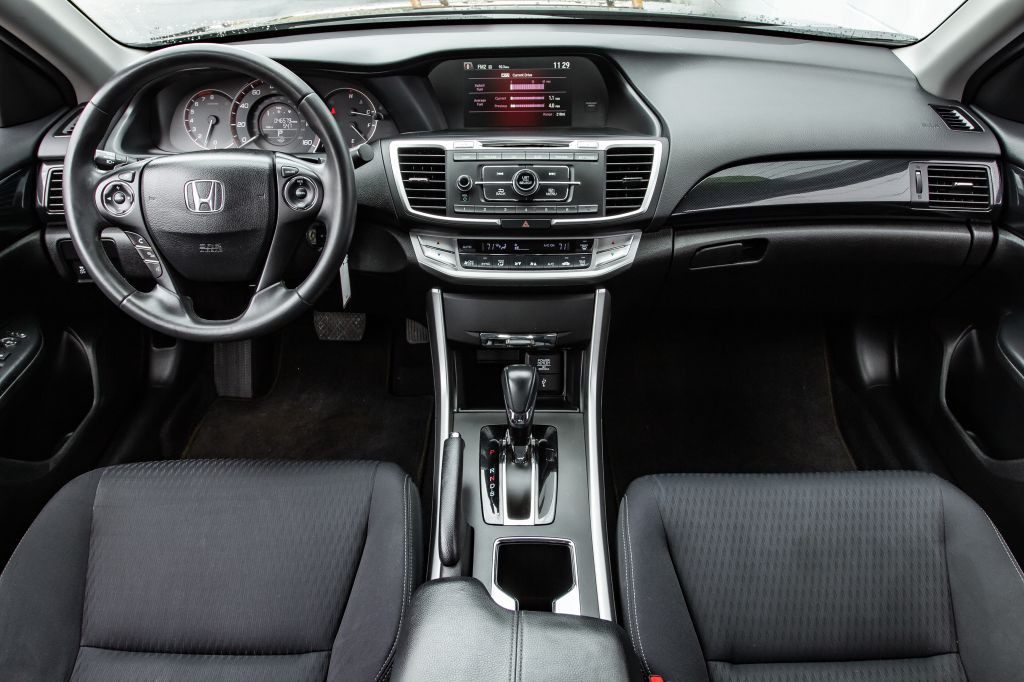 2015 Honda Accord Image 18
