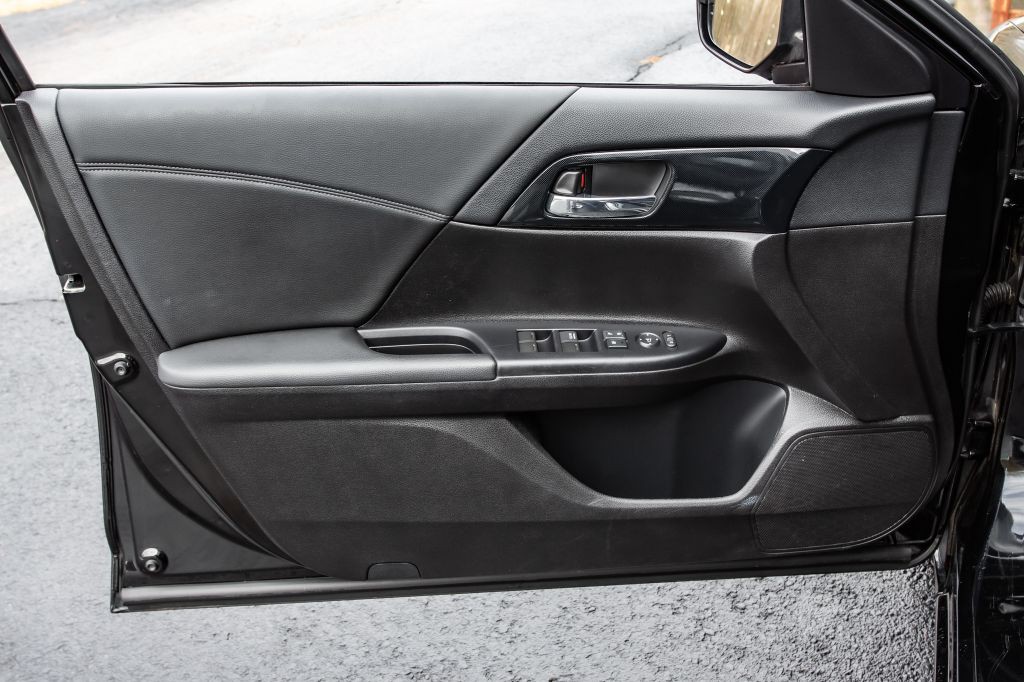 2015 Honda Accord Image 25