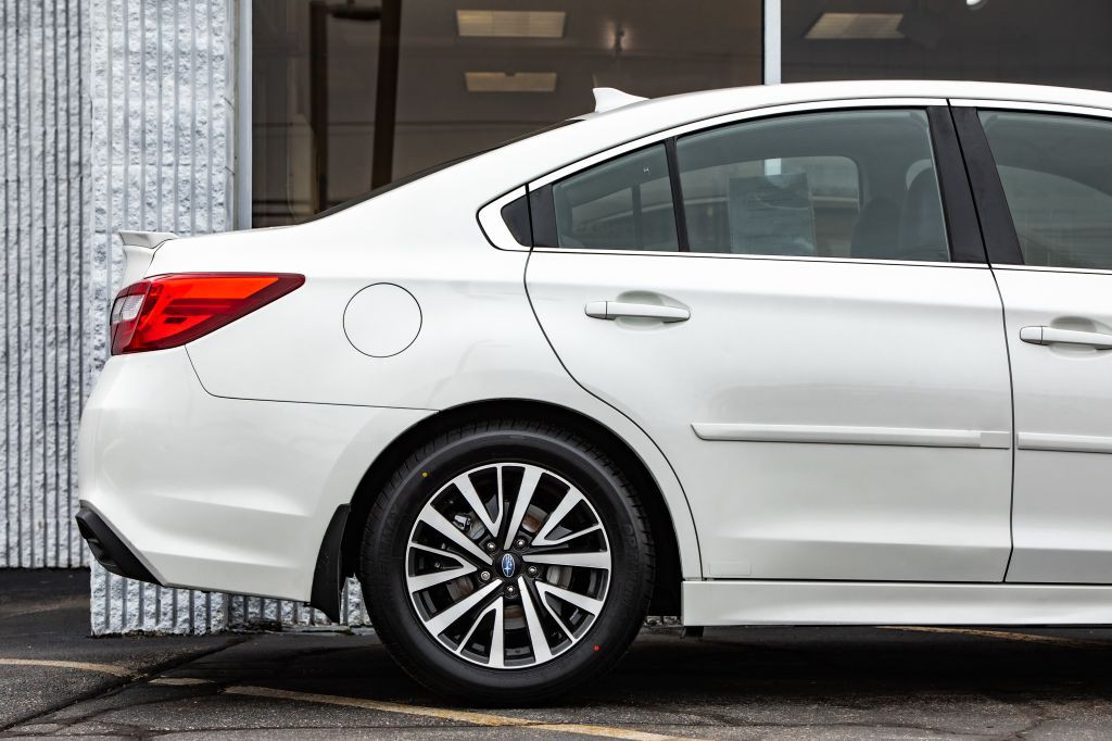 2018 Subaru Legacy Image 9