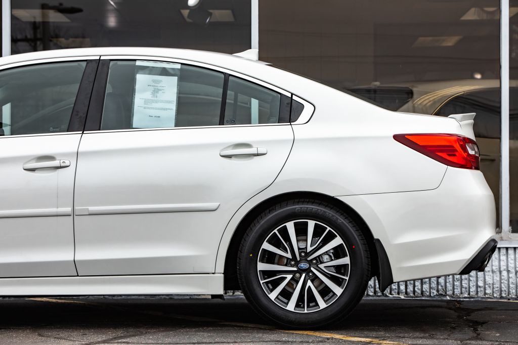 2018 Subaru Legacy Image 12