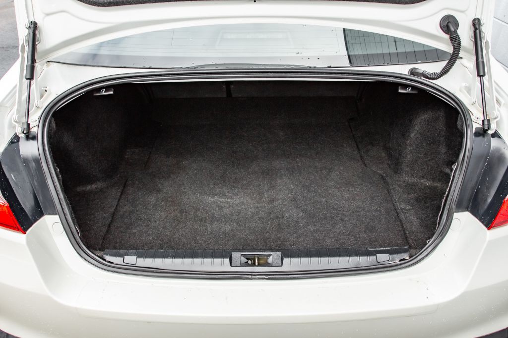 2018 Subaru Legacy Image 28