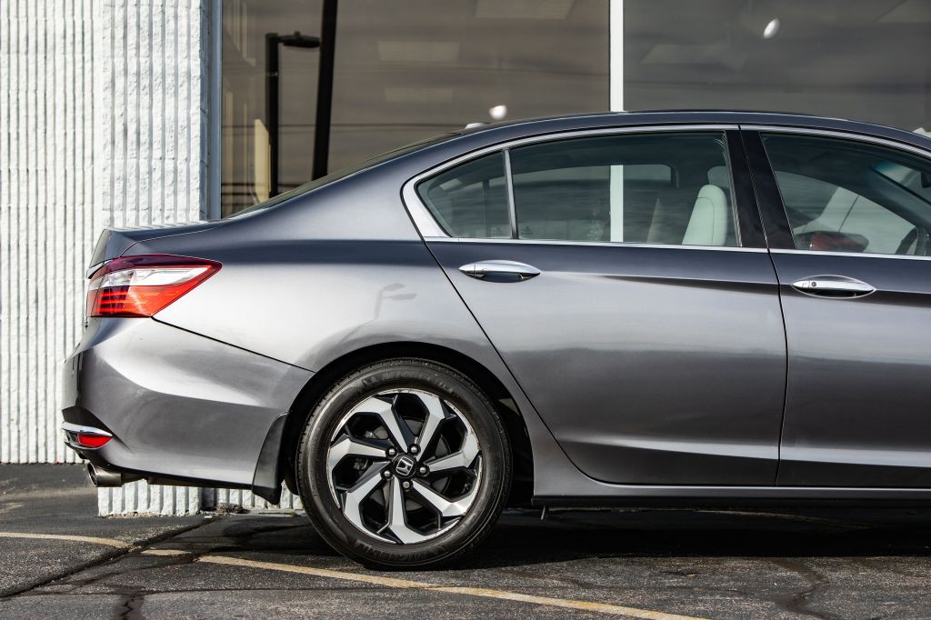 2017 Honda Accord Image 9