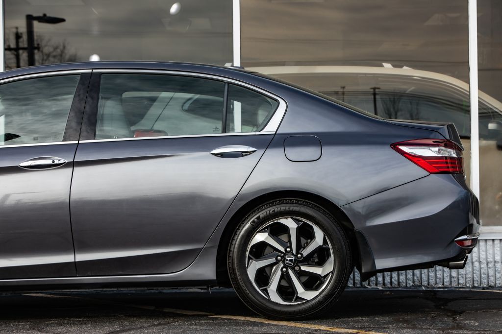 2017 Honda Accord Image 12