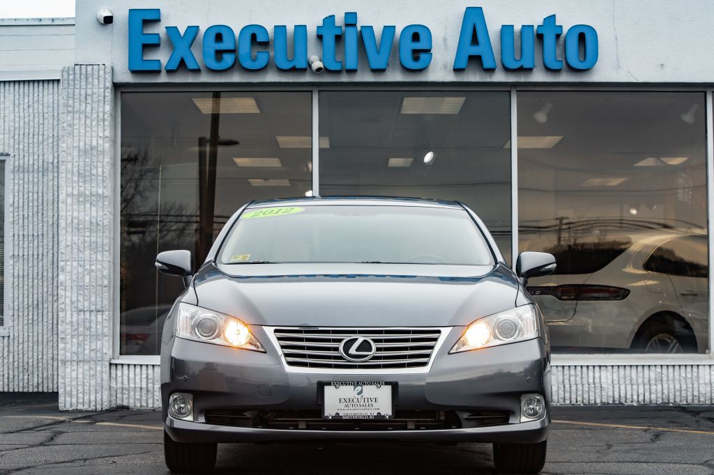 2012 Lexus ES Image 2