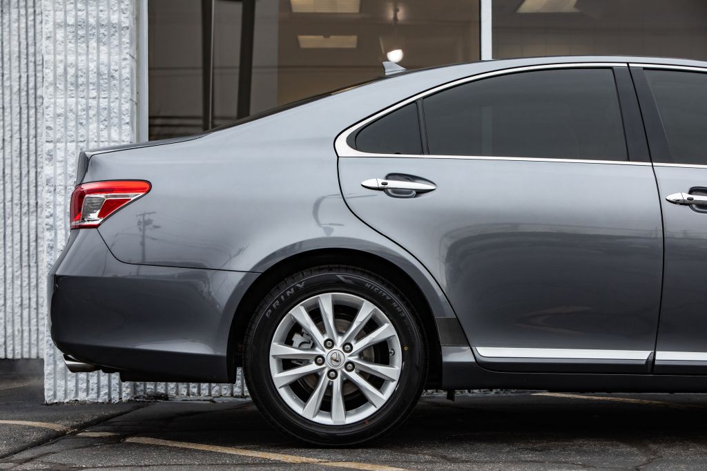 2012 Lexus ES Image 9