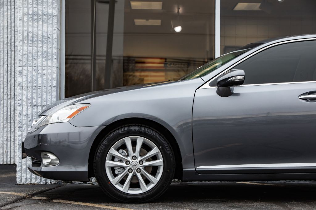 2012 Lexus ES Image 11