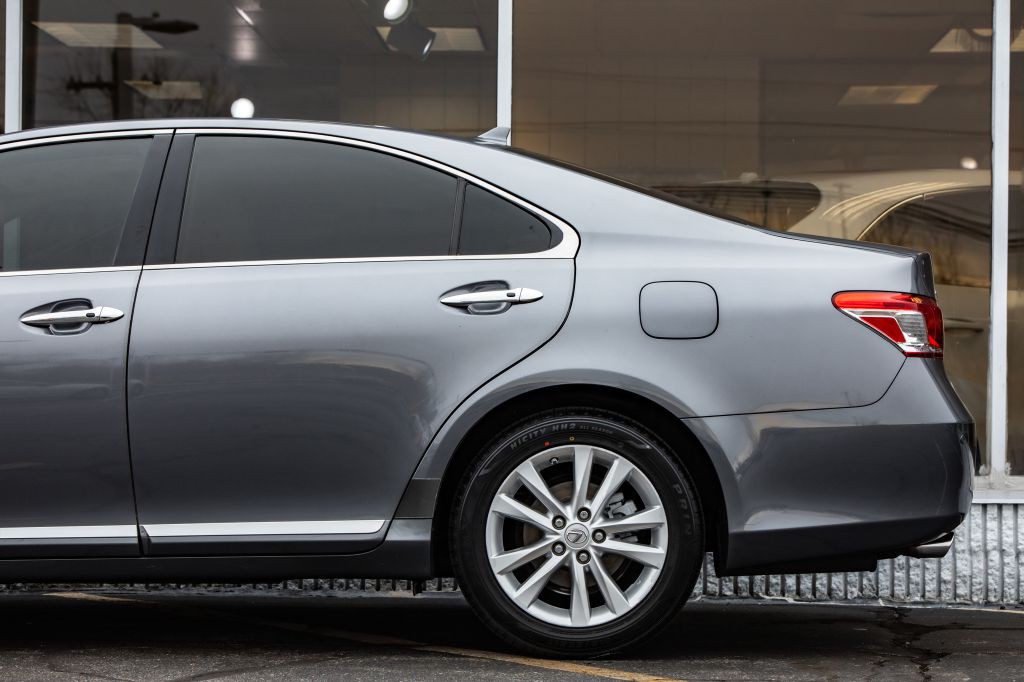 2012 Lexus ES Image 12