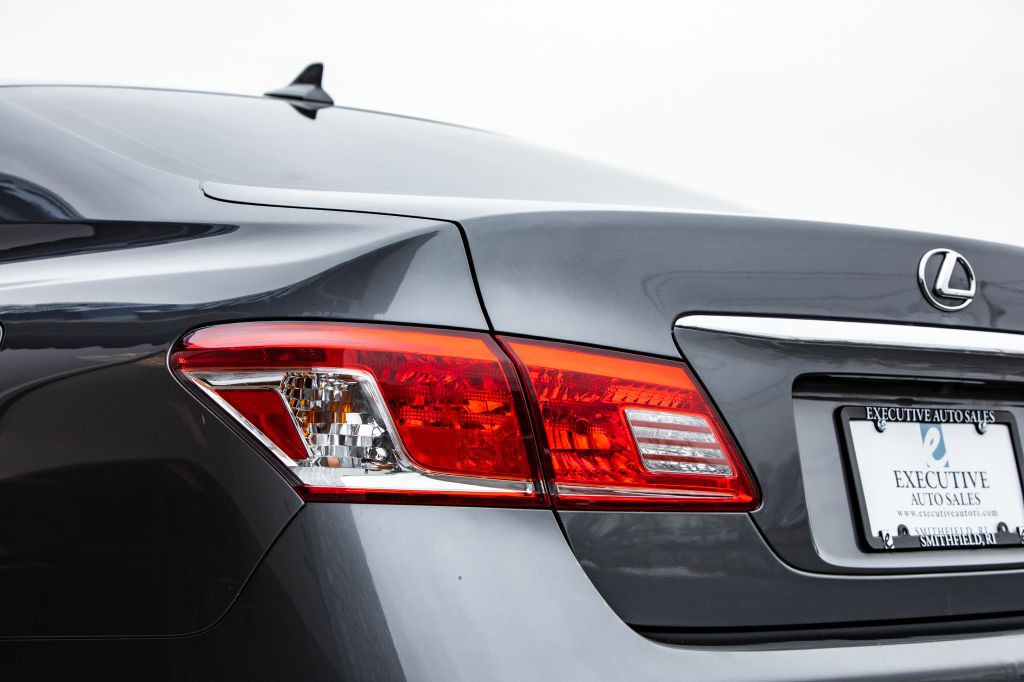 2012 Lexus ES Image 16