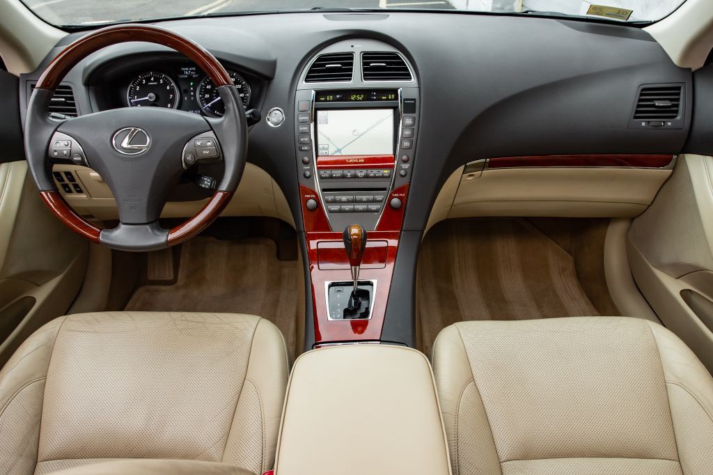 2012 Lexus ES Image 18