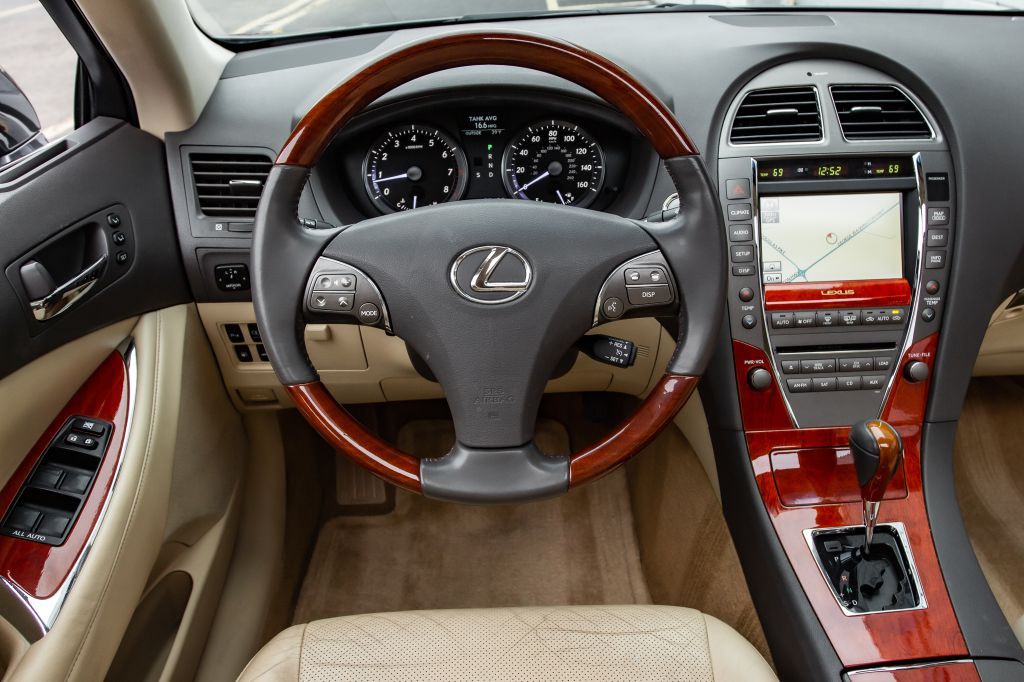 2012 Lexus ES Image 19