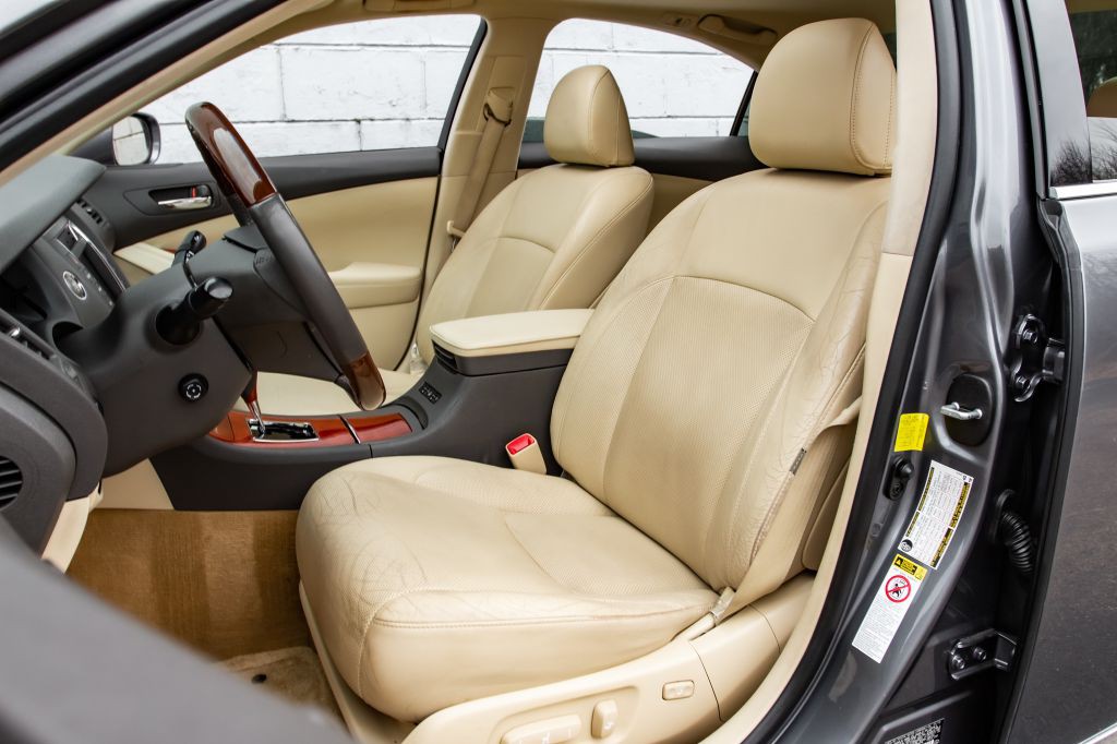 2012 Lexus ES Image 24